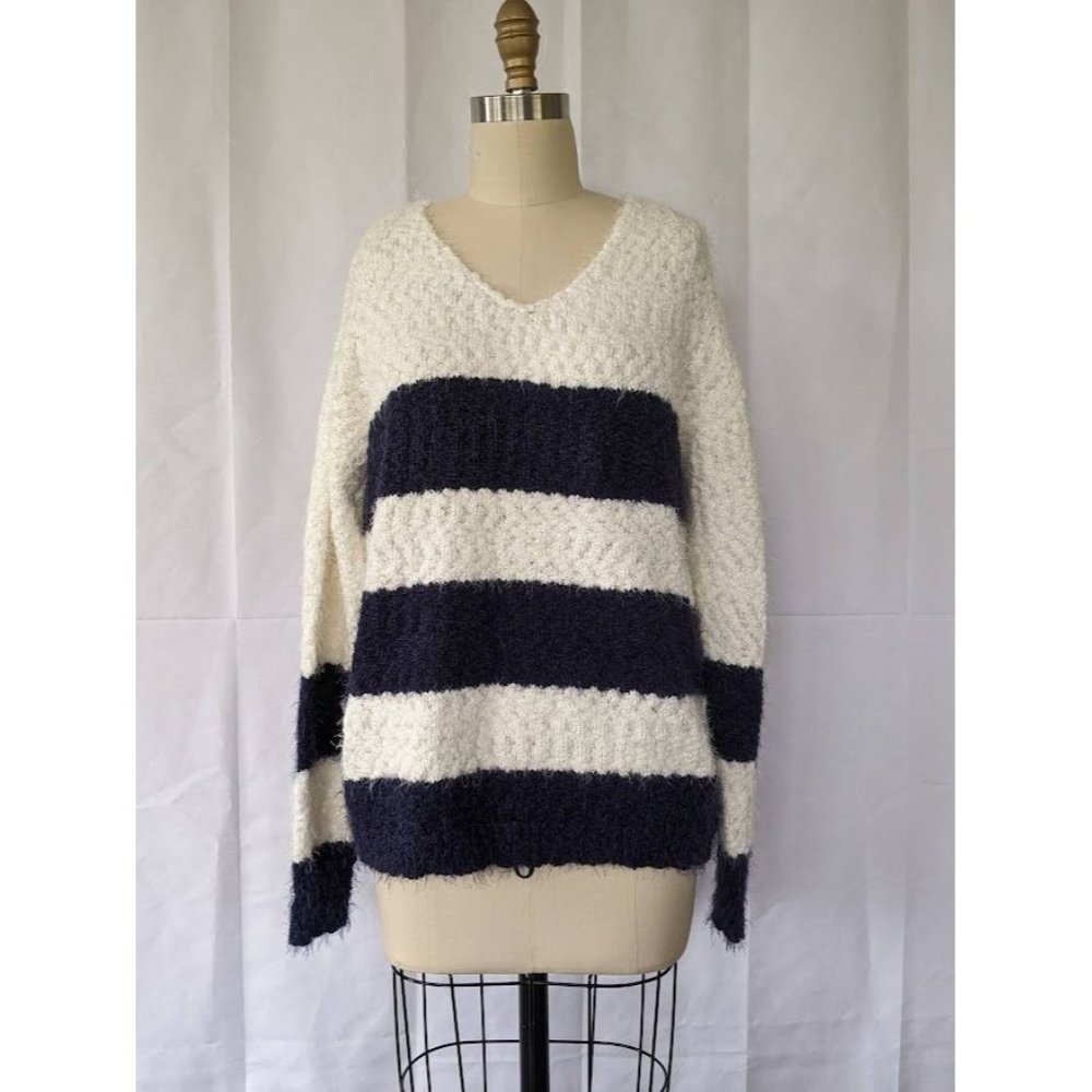 Women's Knox Rose V Neck Eyelash Sweater Size Medium White Blue Stripe‎ Boho NEW